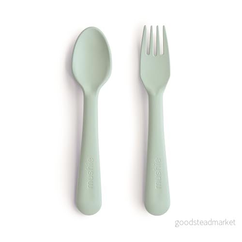 Mushie Gaffel och Sked för Barn Bestick 1x Set med Matservis Återanvändbar Diskmaskin Mikrovågssäker Lätt Bebis eller att hålla Tillverkad i Danmark (Sage) 810052460802