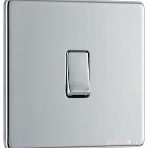 BG Elektrisk skruvlös platt platta enkel ljusströmbrytare, polerad krom, 2 vägs, 10AX 5050765005203